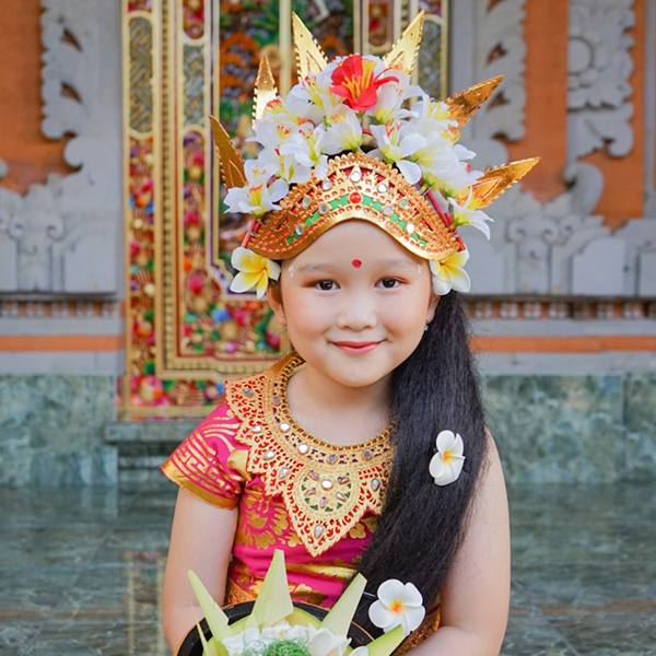 Anak Kecil Foto busana khas Bali di Rumah Bali