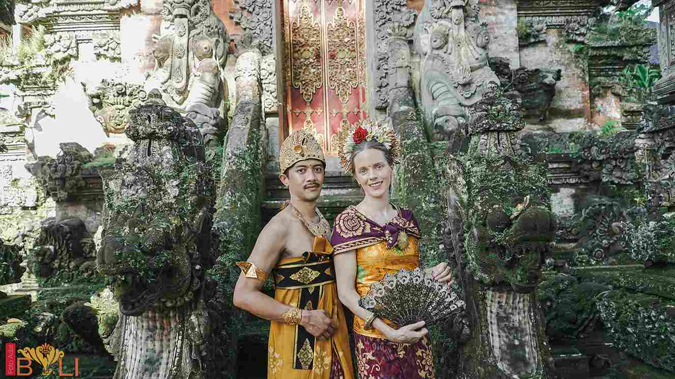 Foto Adat Bali - Foto Bersama Familly