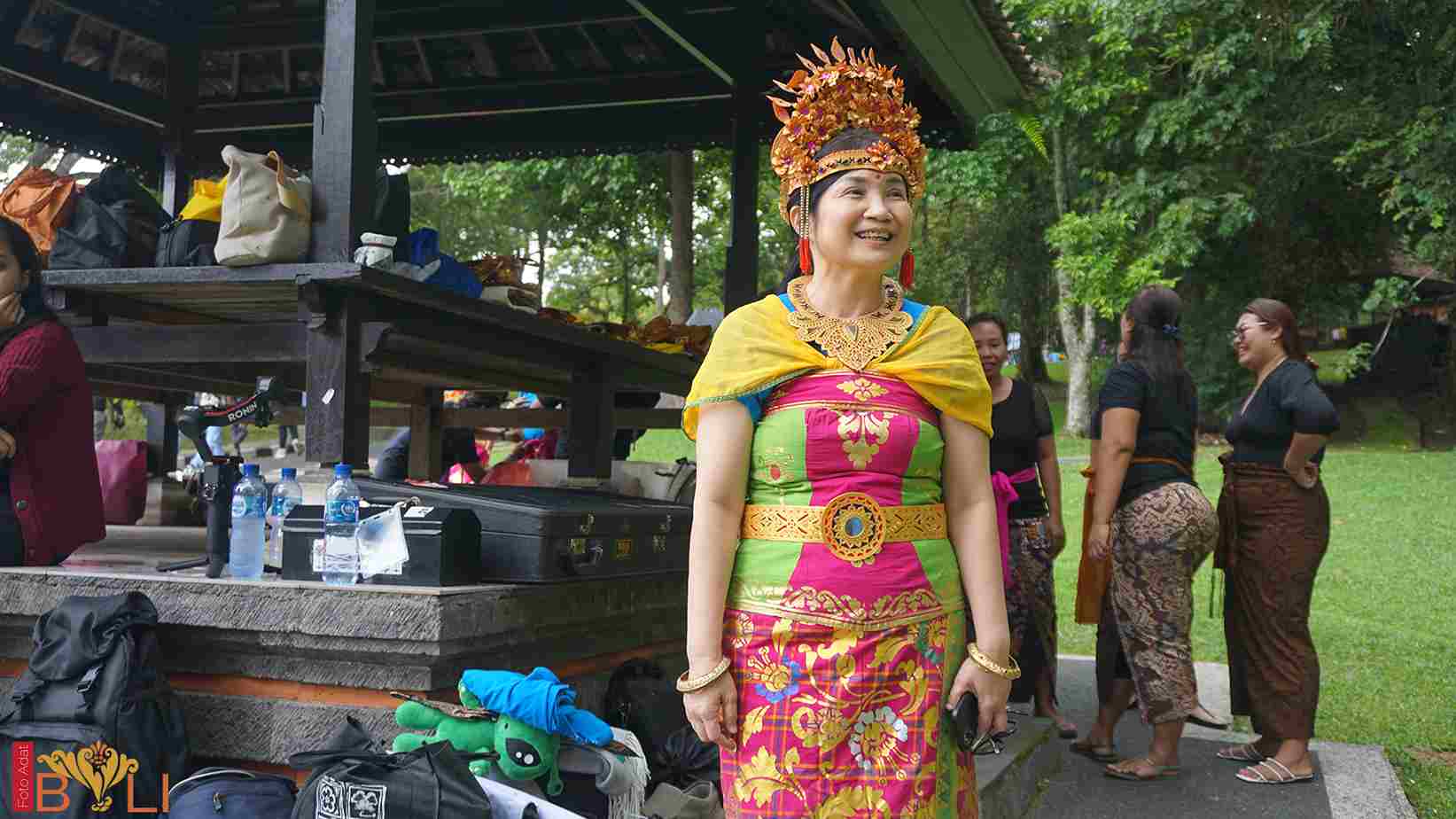 Foto Adat Bali - Pakaian Adat Bali di Bedugul Kebun Raya