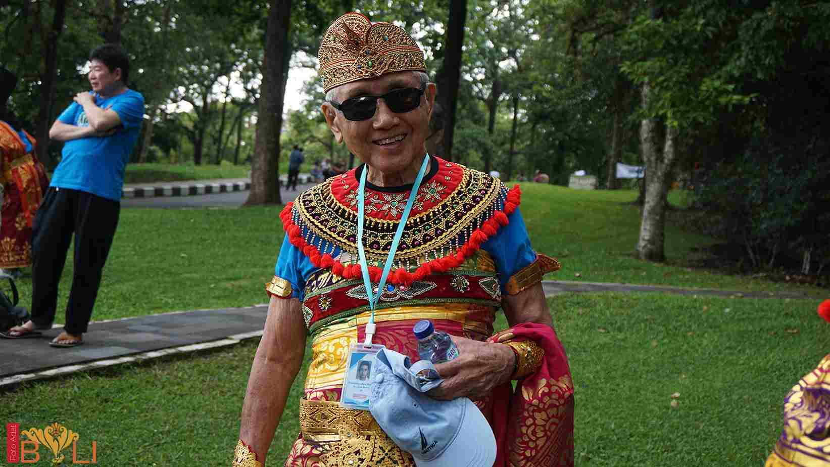 Foto Adat Bali - Reuni dengan pakaian Adat Bali