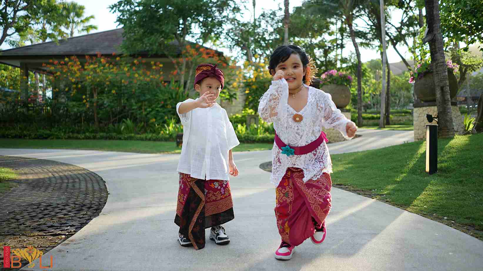 Family Ritz - Anak Foto Rias Adat Bali