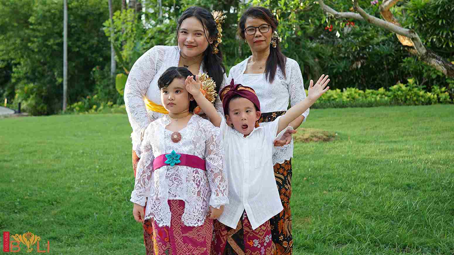 Family Ritz - Foto Adat Bali