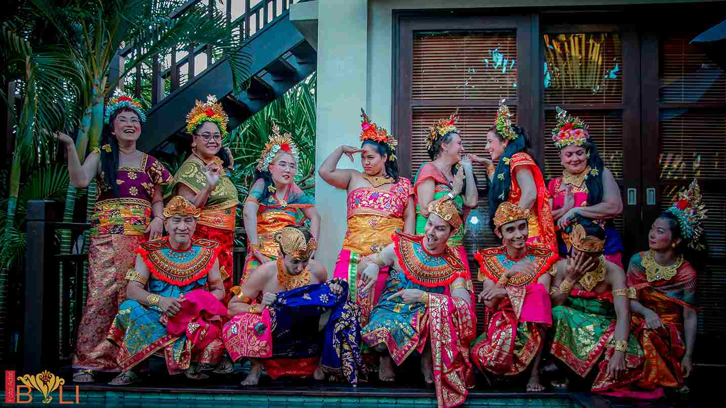 Foto Adat Bali di Villa - Foto Group Adat Bali di Villa