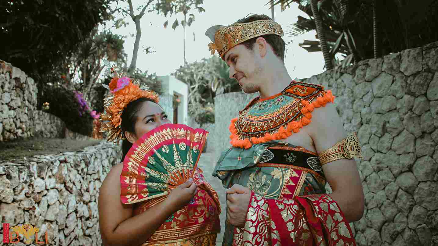 Foto Adat Bali di Villa - Rias Bali Berpasangan