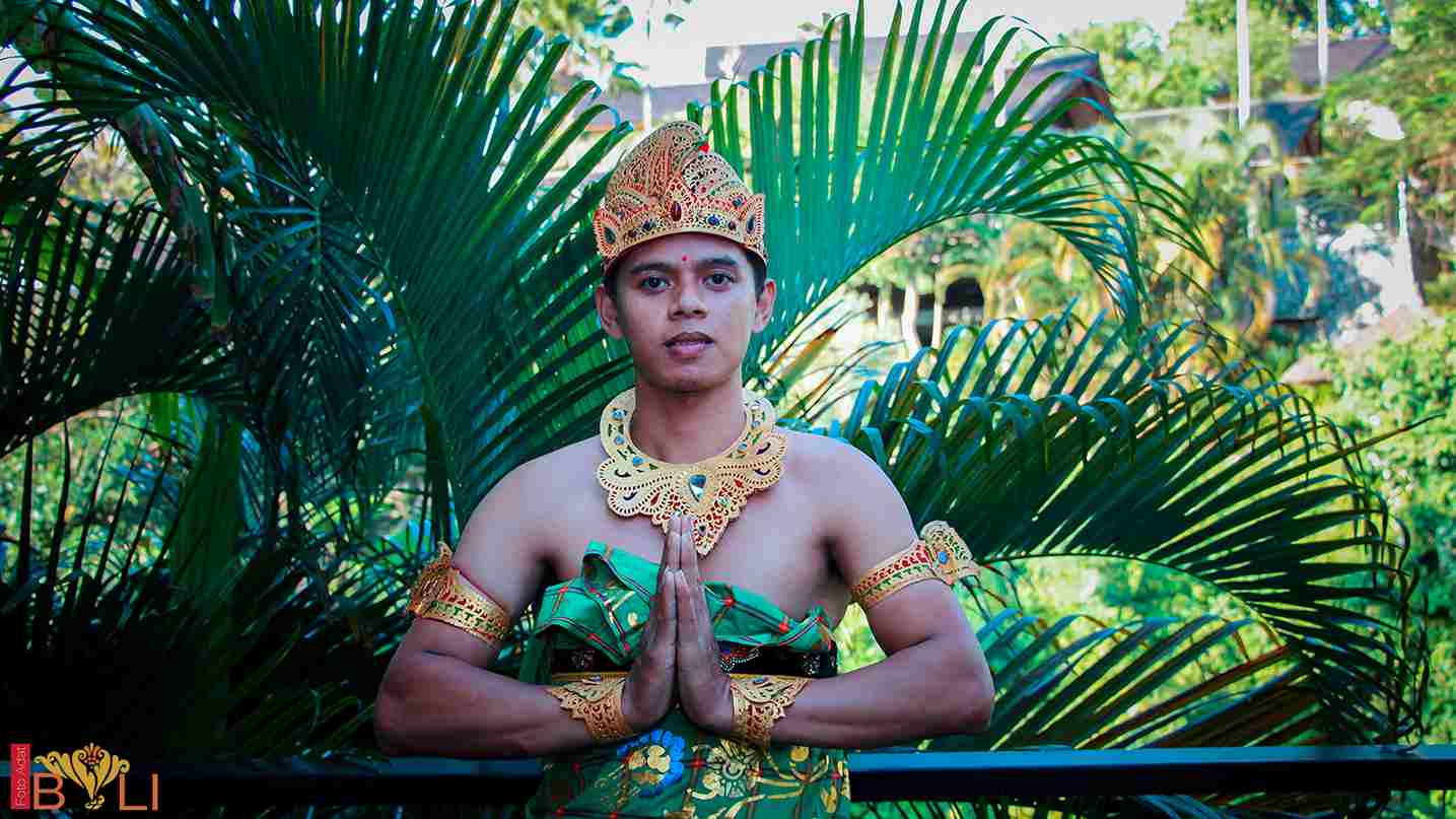 Foto Adat Bali di Villa - Rias Bali Cowok